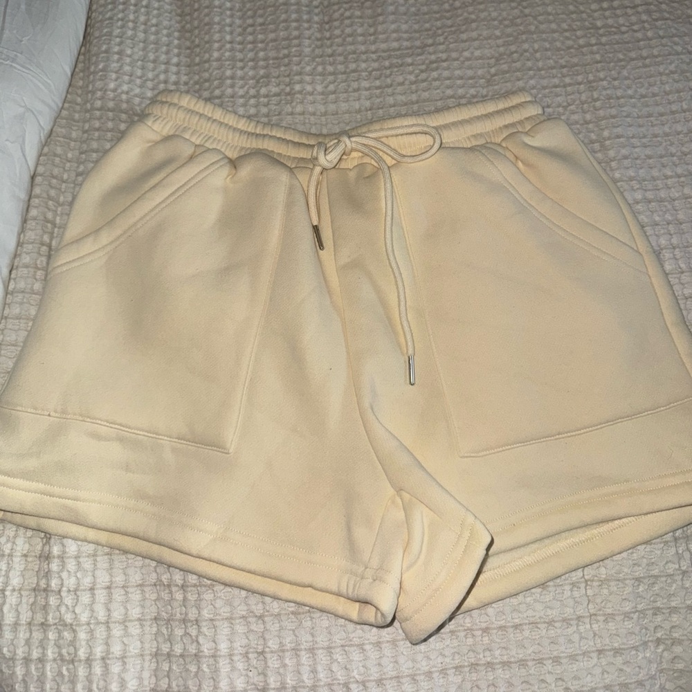 NWOT Cream Sweat shorts size small
